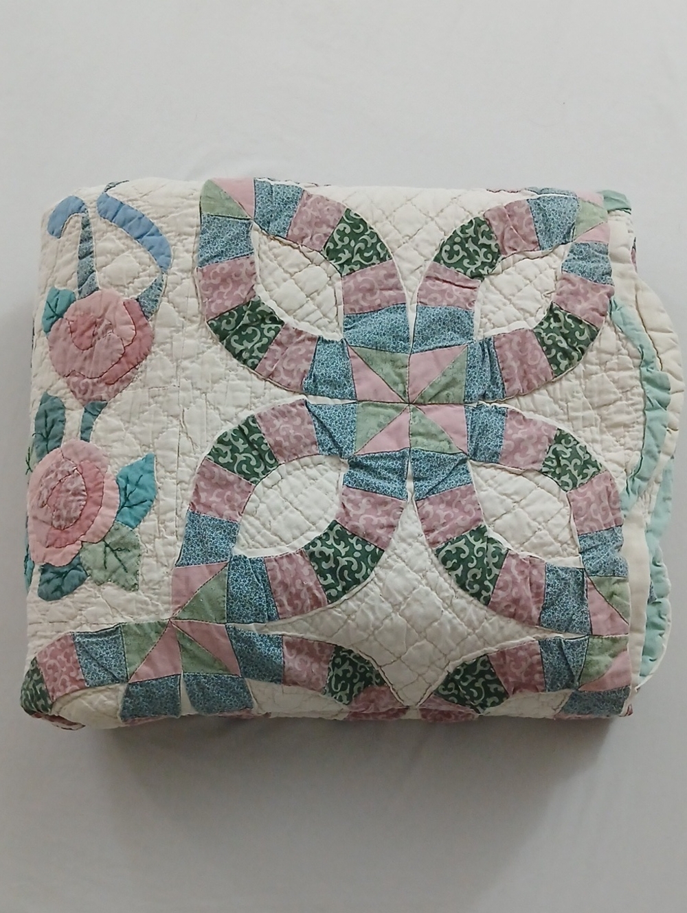 Beautiful Vintage Handmade Quilt
